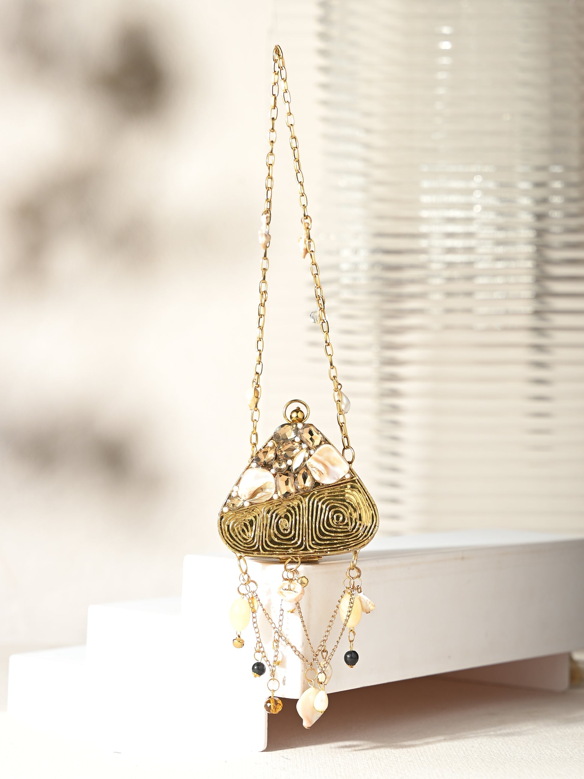 GOLD METAL MINI BATUA OVAL (Copy) ladybossbyegoss