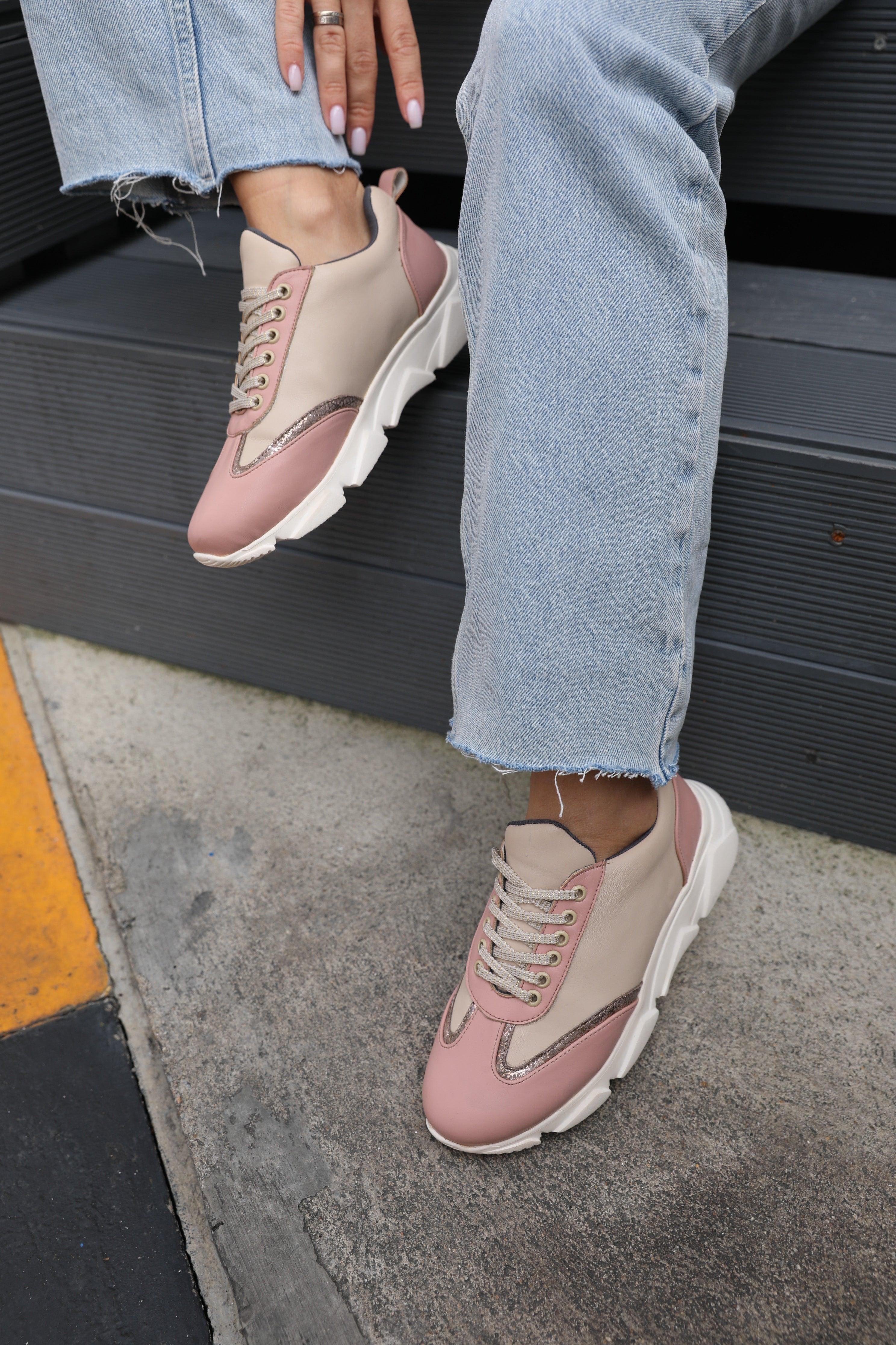 Blushyvibe Sneakers - ladybossbyegoss