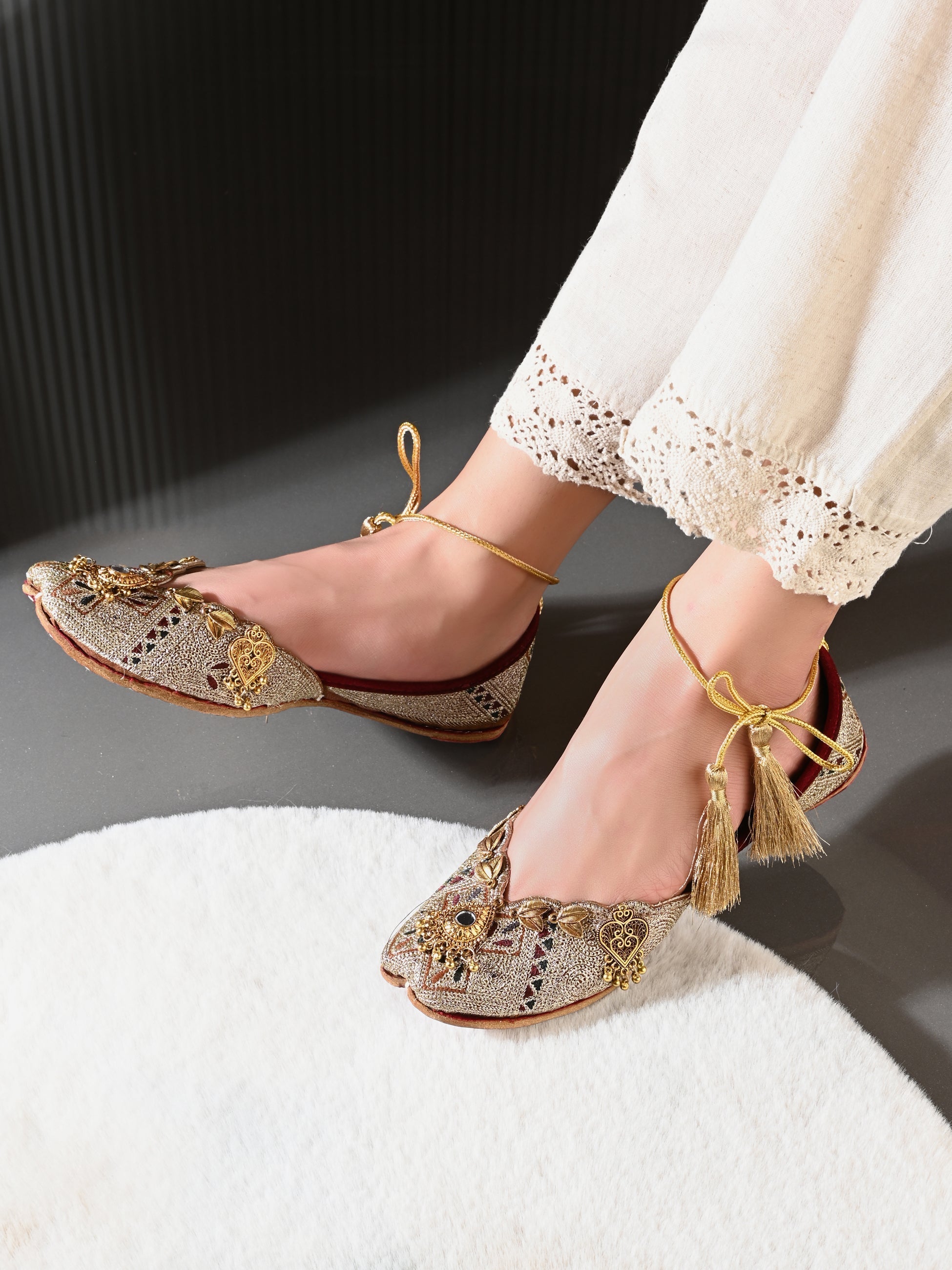 Juttis For Women by Lady Boss Egoss Shoes